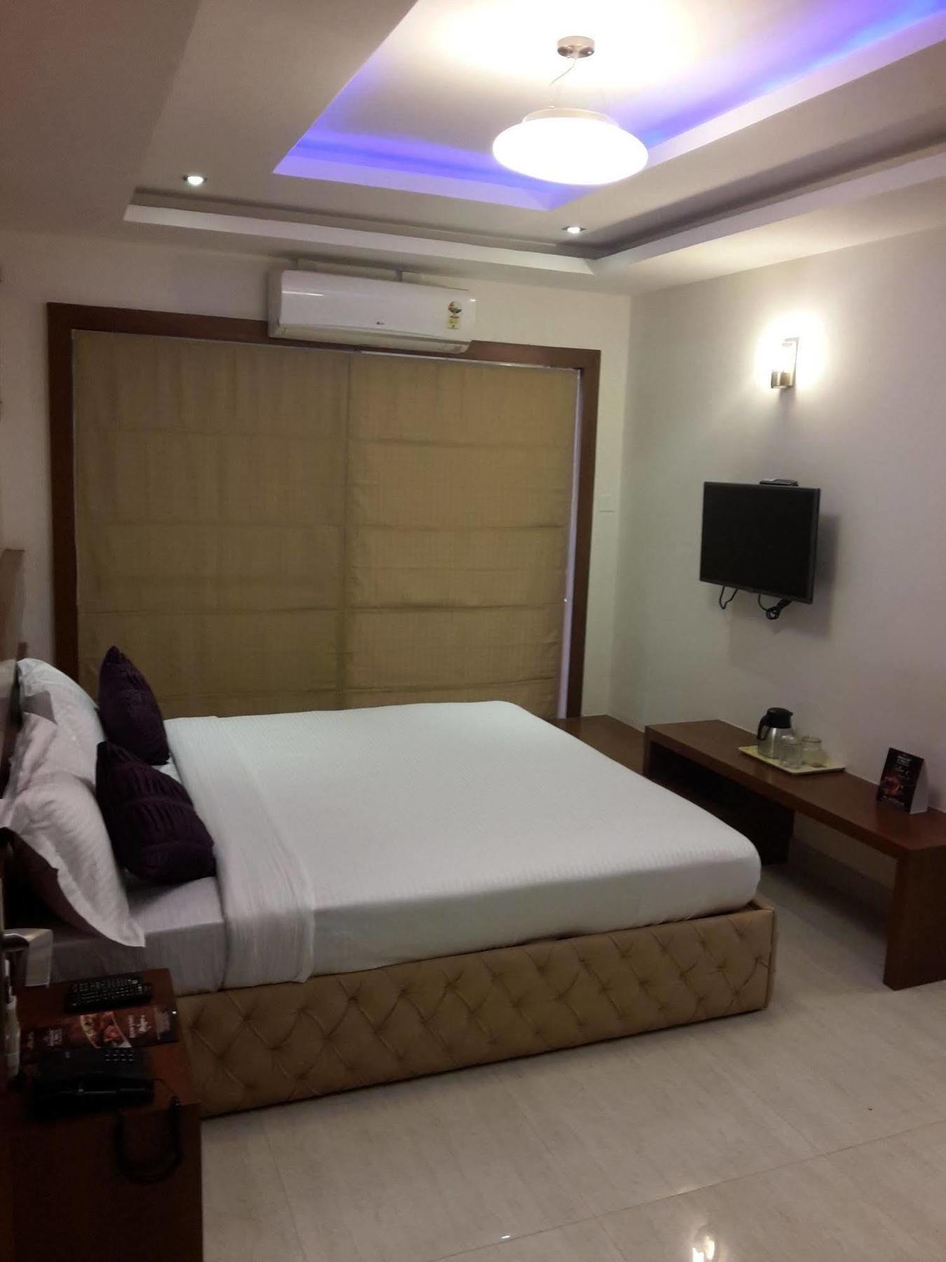 Icon Suites By Bhagini Bangalore Bagian luar foto