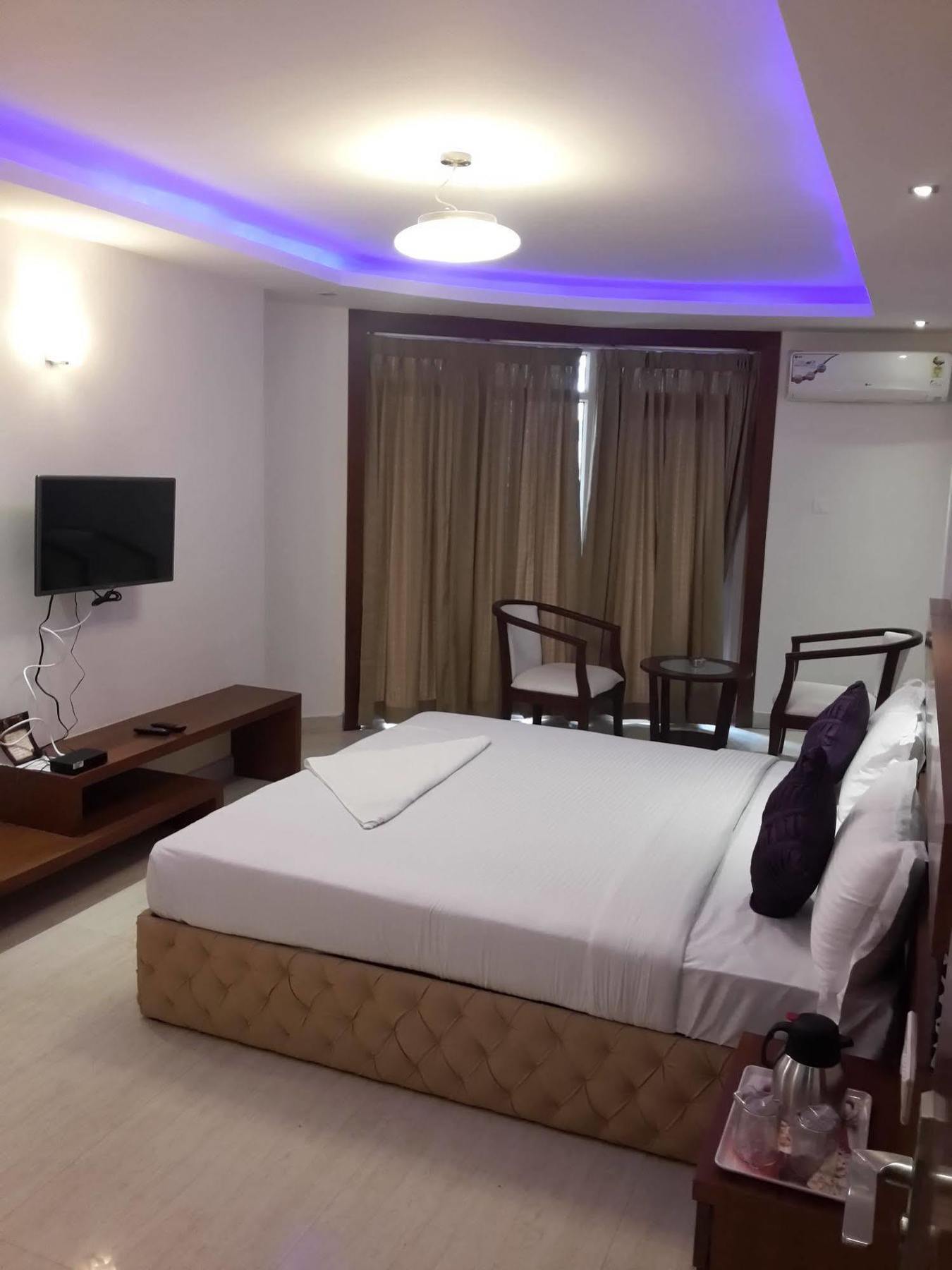 Icon Suites By Bhagini Bangalore Bagian luar foto