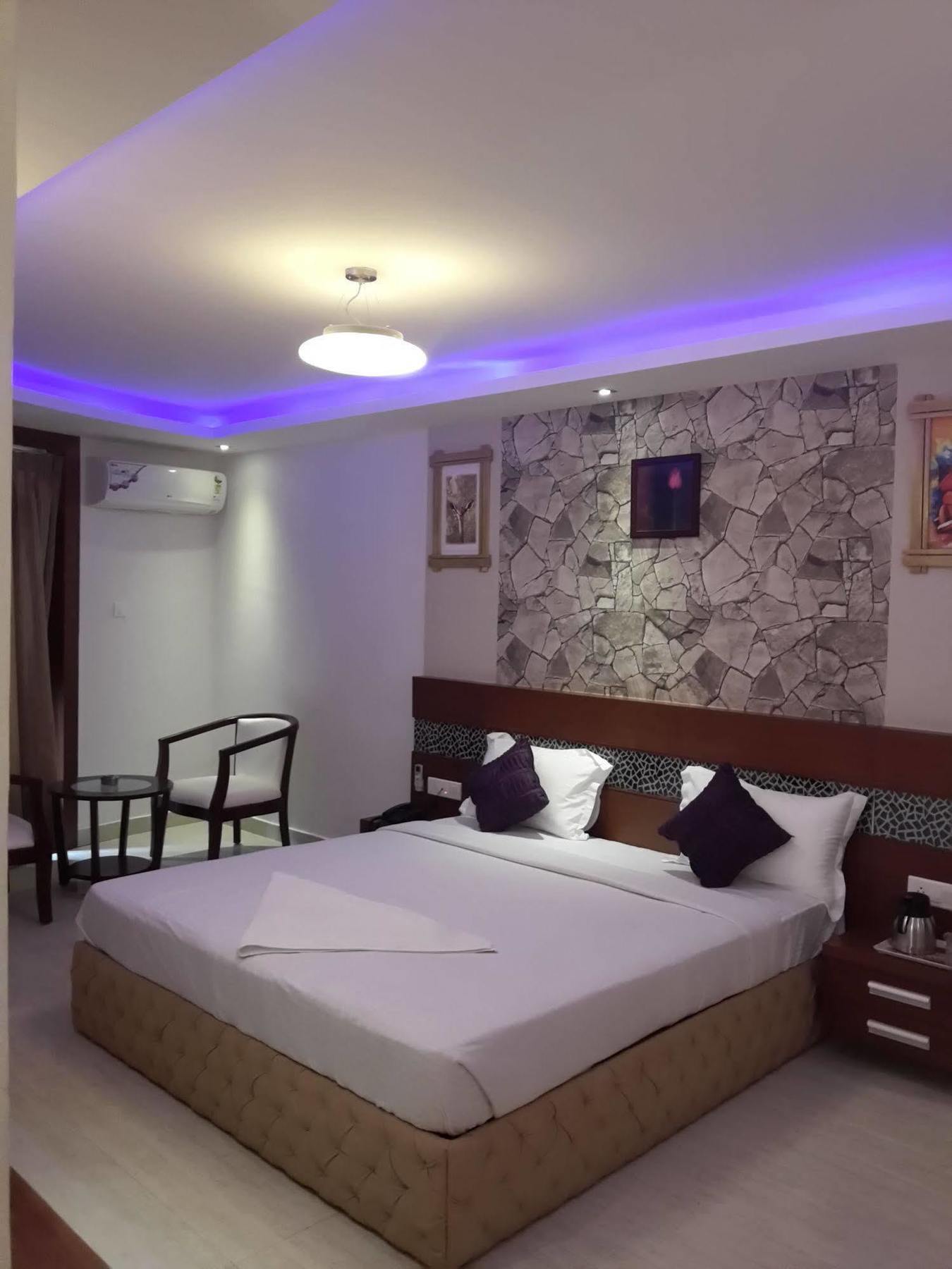 Icon Suites By Bhagini Bangalore Bagian luar foto