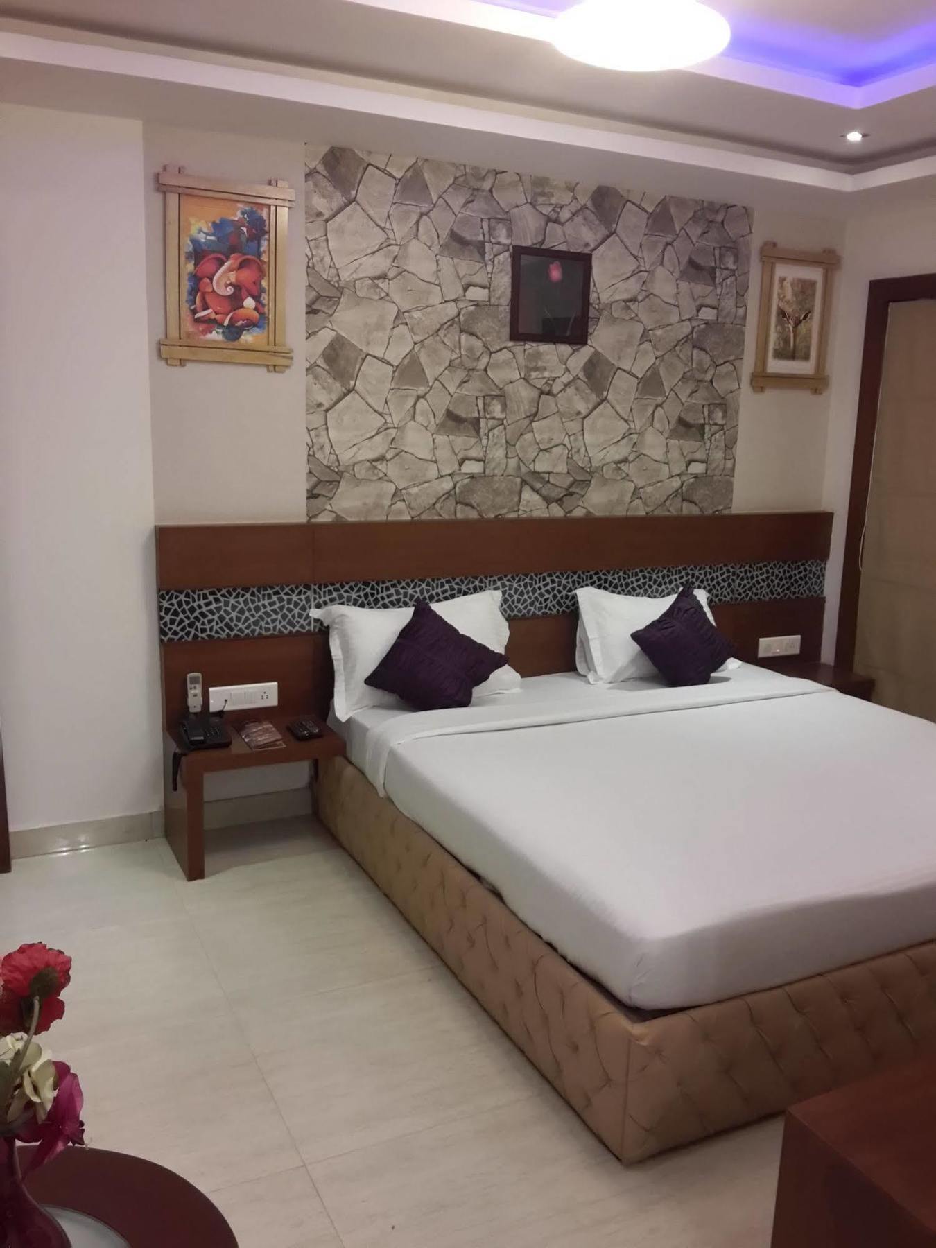 Icon Suites By Bhagini Bangalore Bagian luar foto
